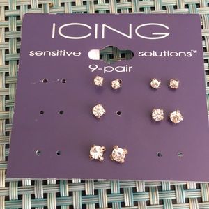 4 pairs of Earrings